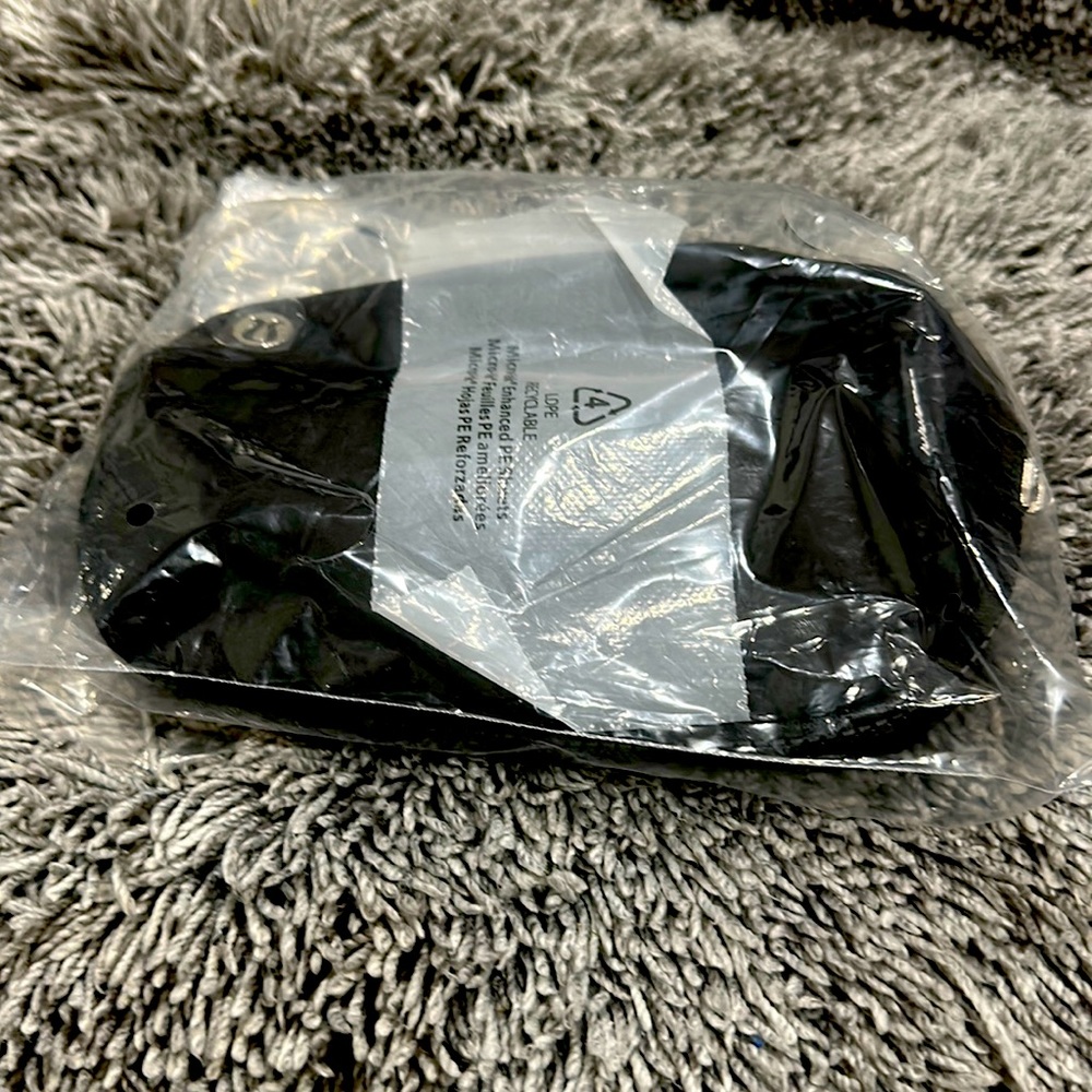 NWT lululemon everywhere belt bag black